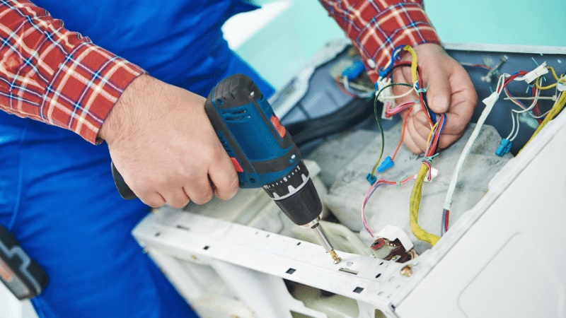 Gölbaşı Mitsubishi Mitsubishi çamaşır makinesi kart tamiri – Su almama arızası orijinal parça ile giderildi. - Teknik servis örneği